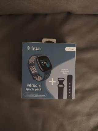 Fitbit Versa 4 Sports Pack