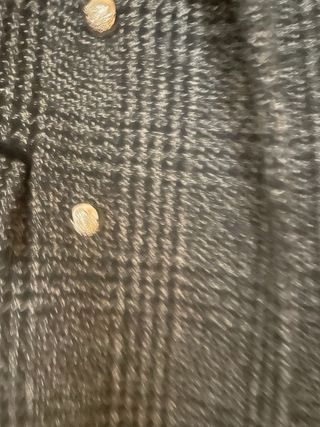 Abrigo de cuadros gris y negro