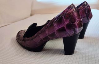 Zapatos de tacón morados charol