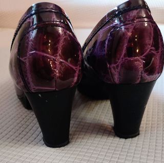 Zapatos de tacón morados charol