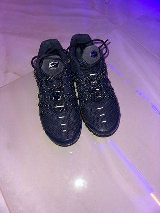 Zapatillas Nike Negras y Plateadas