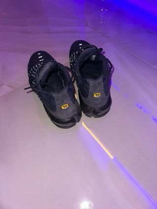 Zapatillas Nike Negras y Plateadas