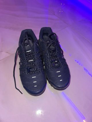 Zapatillas Nike Negras y Plateadas