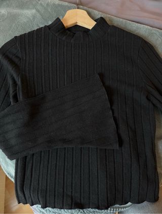 Top negro mangas acampanadas