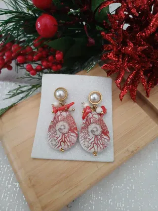 Orecchini pendenti corallo e perla