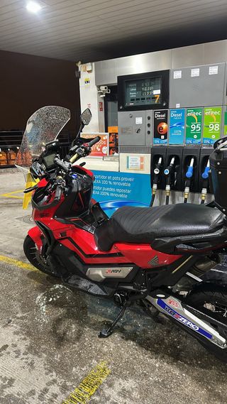 Honda X-ADV 750 (2017) Full Extras- Solo 27.000km