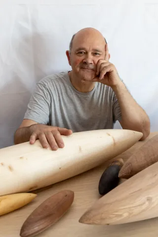 Escultura madera moderna