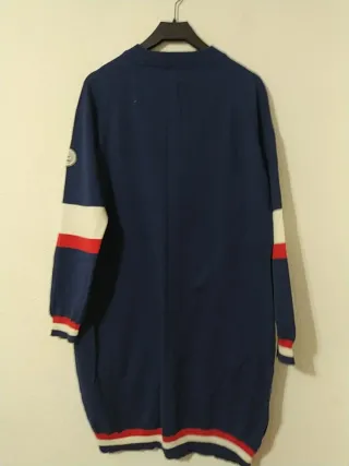 Vestido de invierno azul y rojo