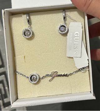 Conjunto Guess Pulsera y Pendientes