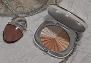 Bolsito de fiesta de pelo beige.