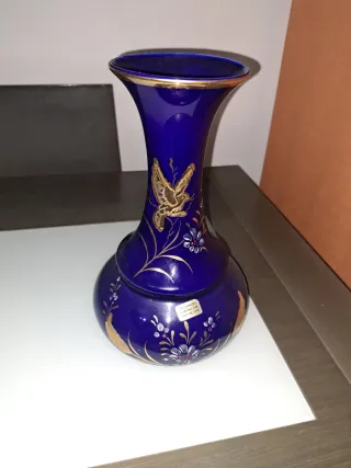 Jarrón azul y dorado de cristal