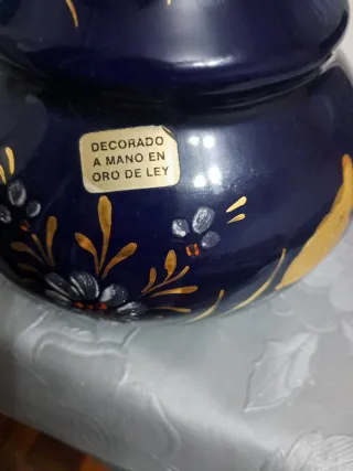 Jarrón azul y dorado de cristal