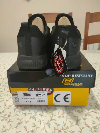 Zapatos Skechers Talla 41 Negros Sin estrenar