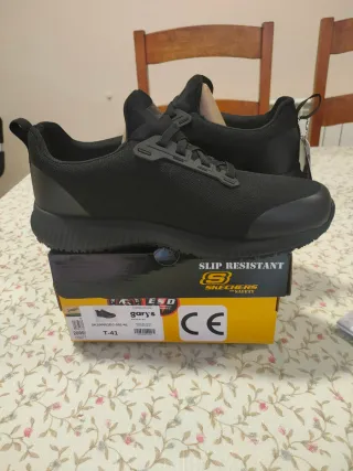 Zapatos Skechers Talla 41 Negros Sin estrenar