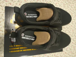 Zapatos Skechers Talla 41 Negros Sin estrenar