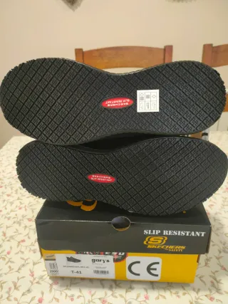 Zapatos Skechers Talla 41 Negros Sin estrenar