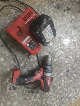 Taladro Berner y Cargador Milwaukee