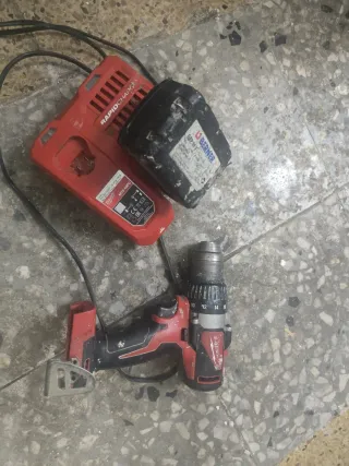 Taladro Berner y Cargador Milwaukee