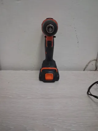 Taladro Black+Decker con cargador