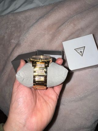 Reloj Guess Dorado