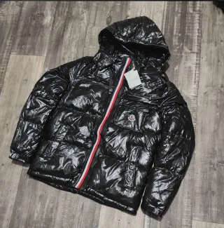 Chaqueta Moncler Negra Brillante