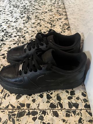 Nike Air Force 1 Negras
