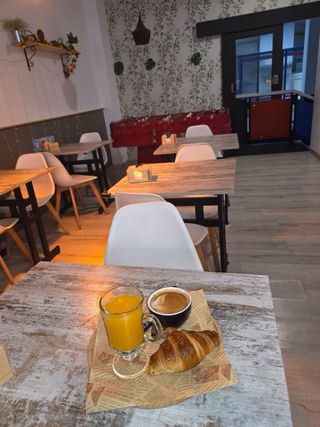 SE TRASPASA CAFETERÍA EN CAMBRILS