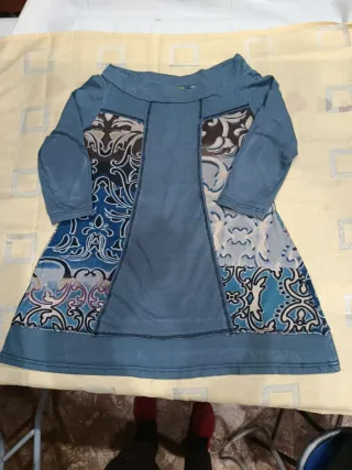 Consegna di abbigliamento da donna