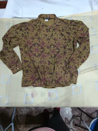 Consegna di abbigliamento da donna