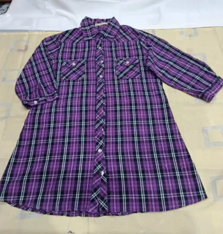 Consegna di abbigliamento da donna