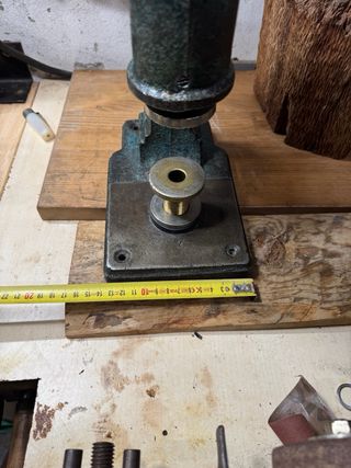 Prensa remachadora antigua TRIUNFO