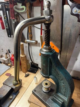 Prensa remachadora antigua TRIUNFO