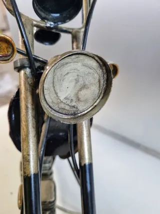 Motocicleta decorativa de metal