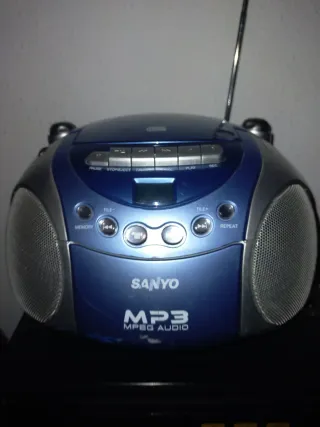 Radio CD Cassette Portátil Sanyo