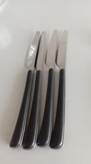 Cubertería 10 piezas metal y plástico