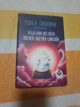 Suenas a blues bajo la luna llena