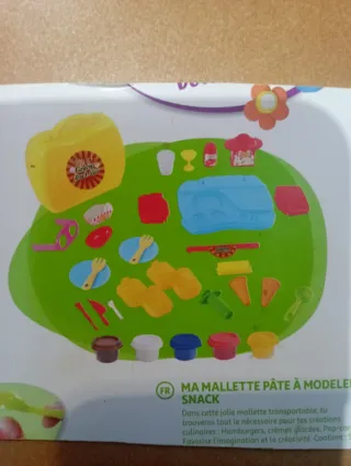 Maletín heladería y + de plastilina  completo