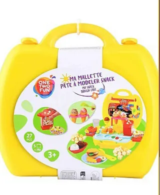 Maletín heladería y + de plastilina  completo