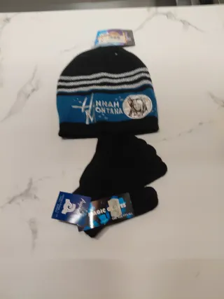 Gorros, bufandas y guantes variados