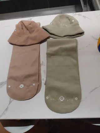 Gorros, bufandas y guantes variados