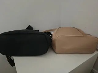 Lote 2 zaini. Beige e Nero.