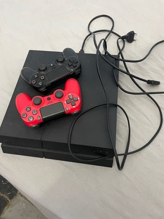 PS4 (PlayStation 4) con 2 mandos