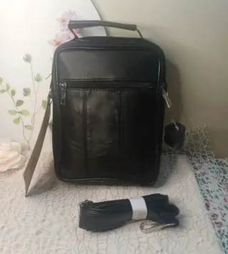 Borsa a tracolla in pelle da uomo con cerniera