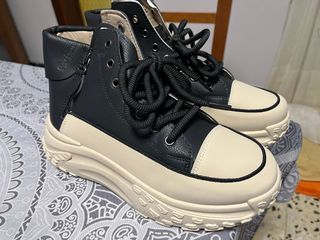 Botas plataforma talla 43 sin estrenar