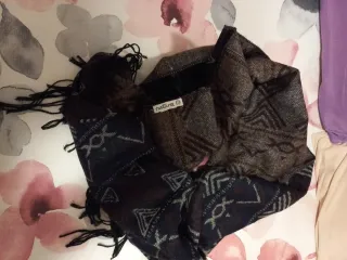 Bufanda unisex negra y marrón