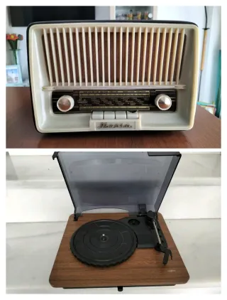 Radio antigua y tocadiscos retro
