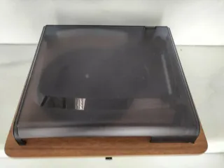 Radio antigua y tocadiscos retro