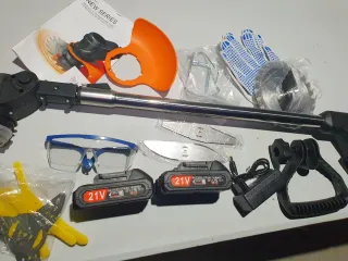 Desbrozadora a batería con accesorios