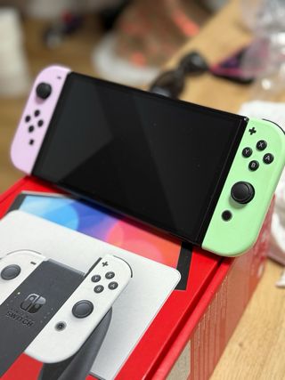 Nintendo Switch OLED + juegos y mandos