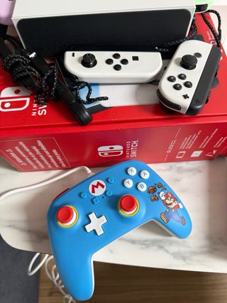 Nintendo Switch OLED + juegos y mandos